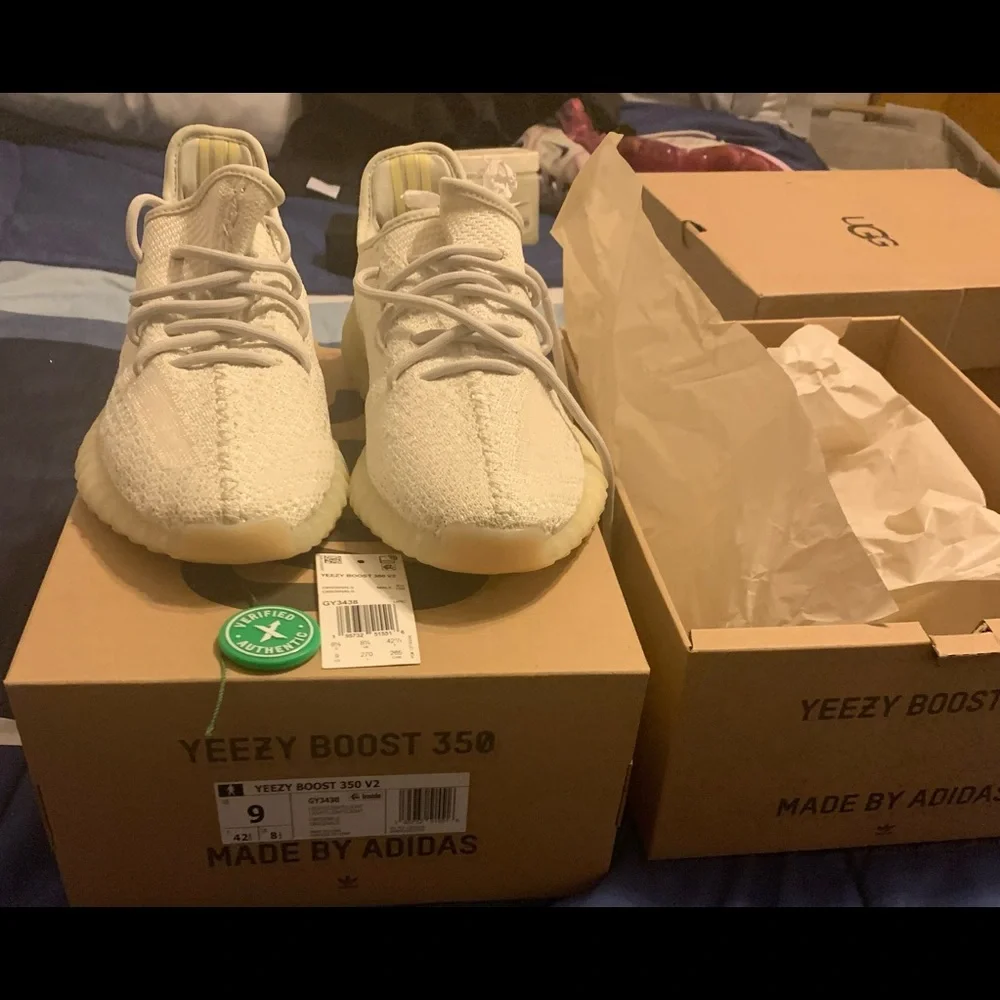 Yeezy Boost 350 Size 9 Men Brand New with Authenticator Tag. - Picture 2 of 4